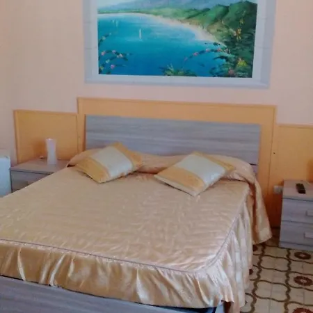 Beb I Delfini Di Casa Paola Mascali