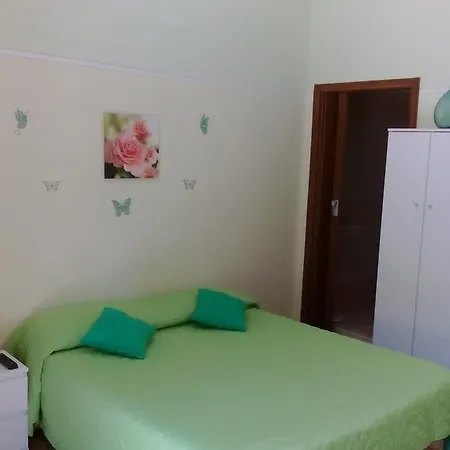 Bed & Breakfast Beb I Delfini Di Casa Paola 3*
