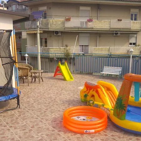 Beb I Delfini Di Casa Paola Bed & Breakfast Mascali