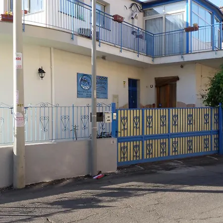 Beb I Delfini Di Casa Paola Bed & Breakfast Mascali